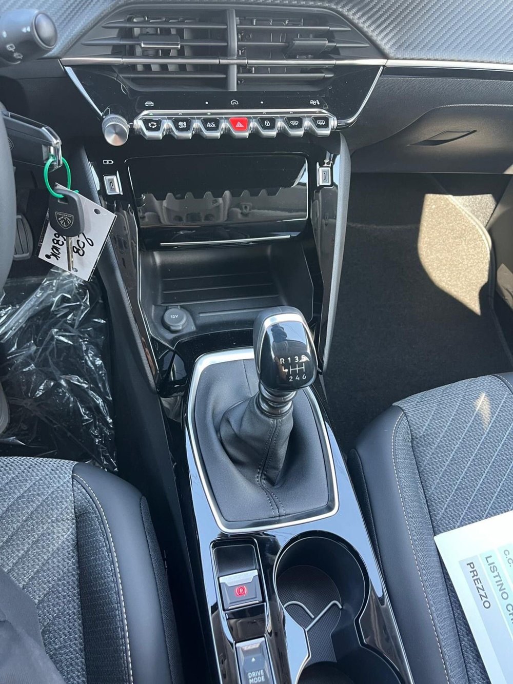 Peugeot 208 nuova a Milano (19)