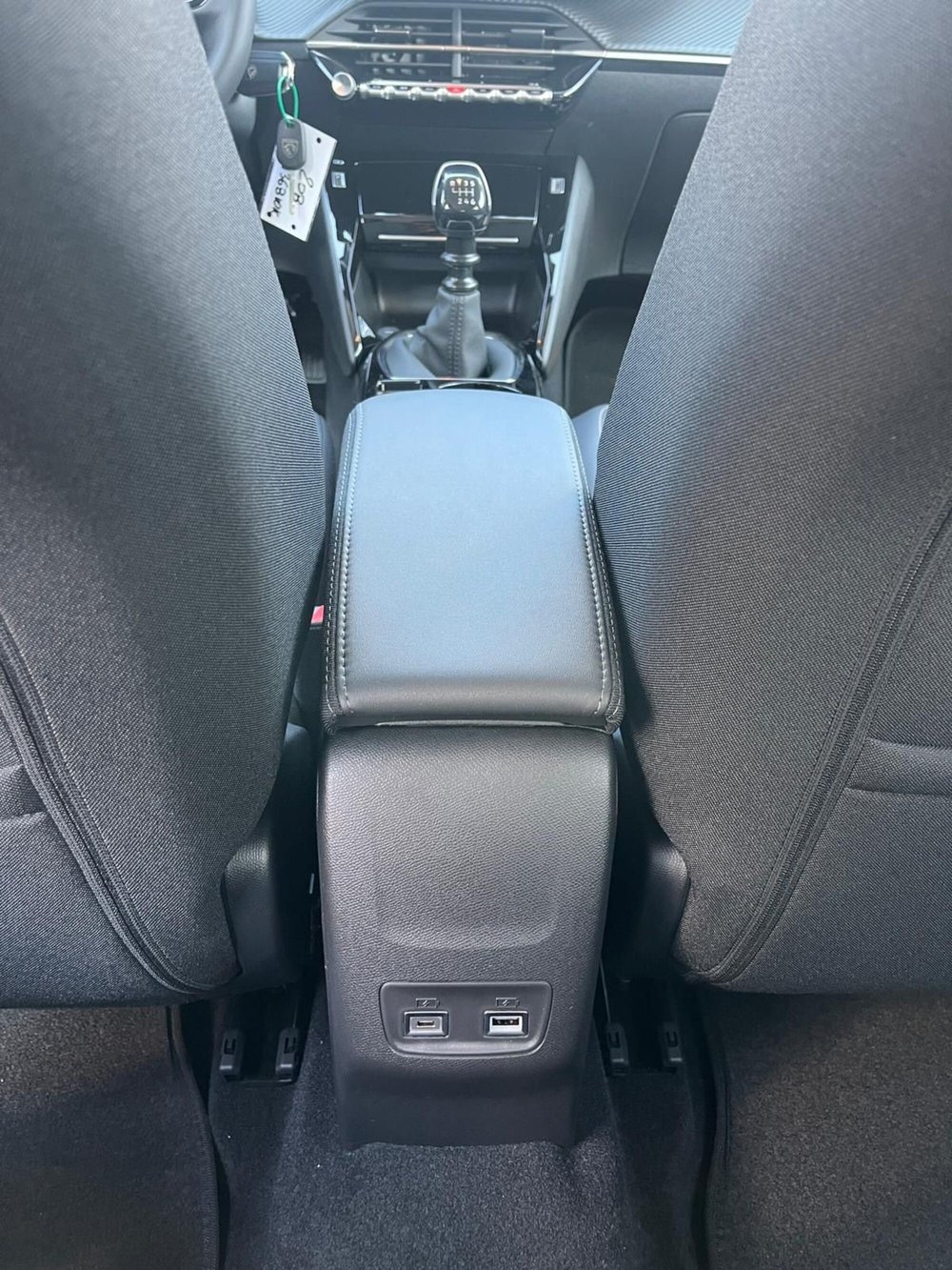 Peugeot 208 nuova a Milano (20)