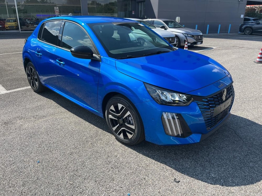 Peugeot 208 nuova a Milano (3)