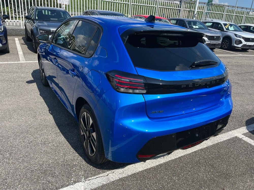 Peugeot 208 nuova a Milano (6)