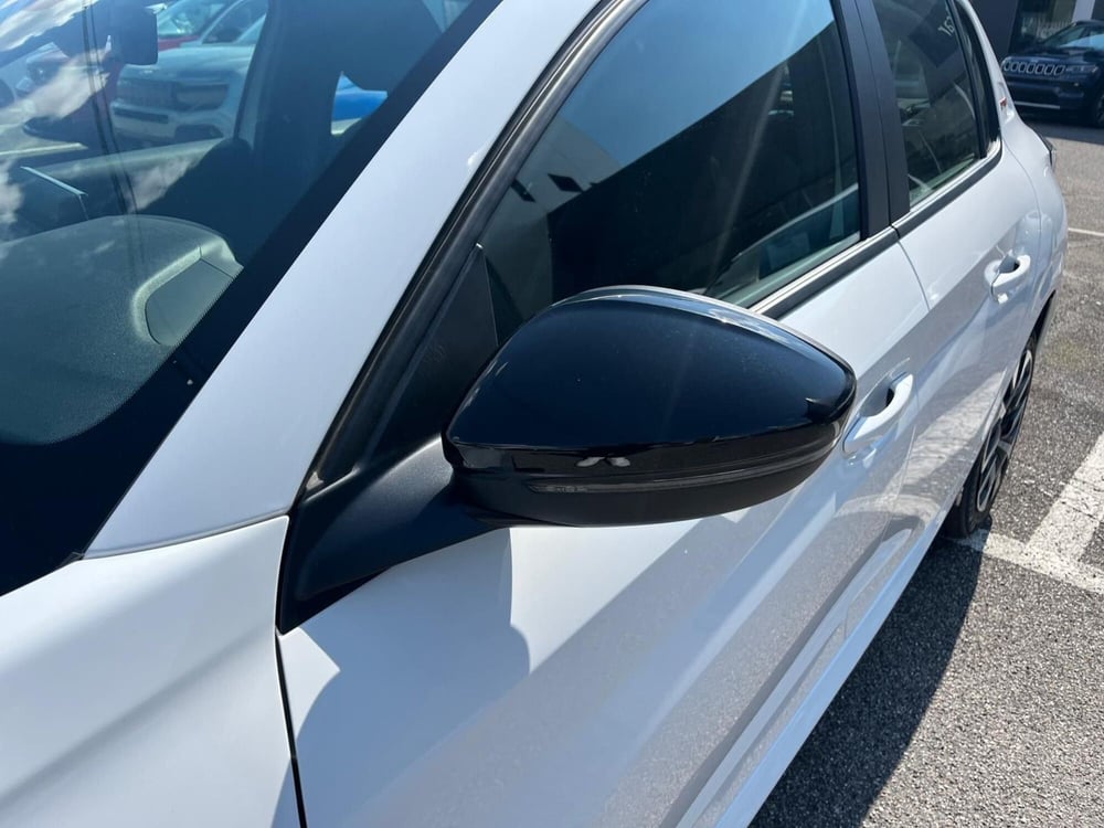 Peugeot 208 nuova a Milano (10)