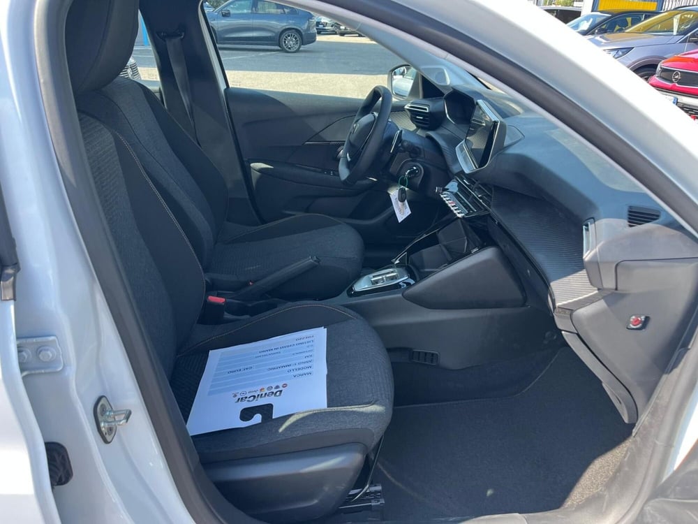 Peugeot 208 nuova a Milano (12)