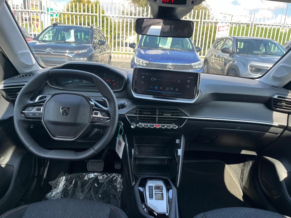 Peugeot 208 nuova a Milano (15)