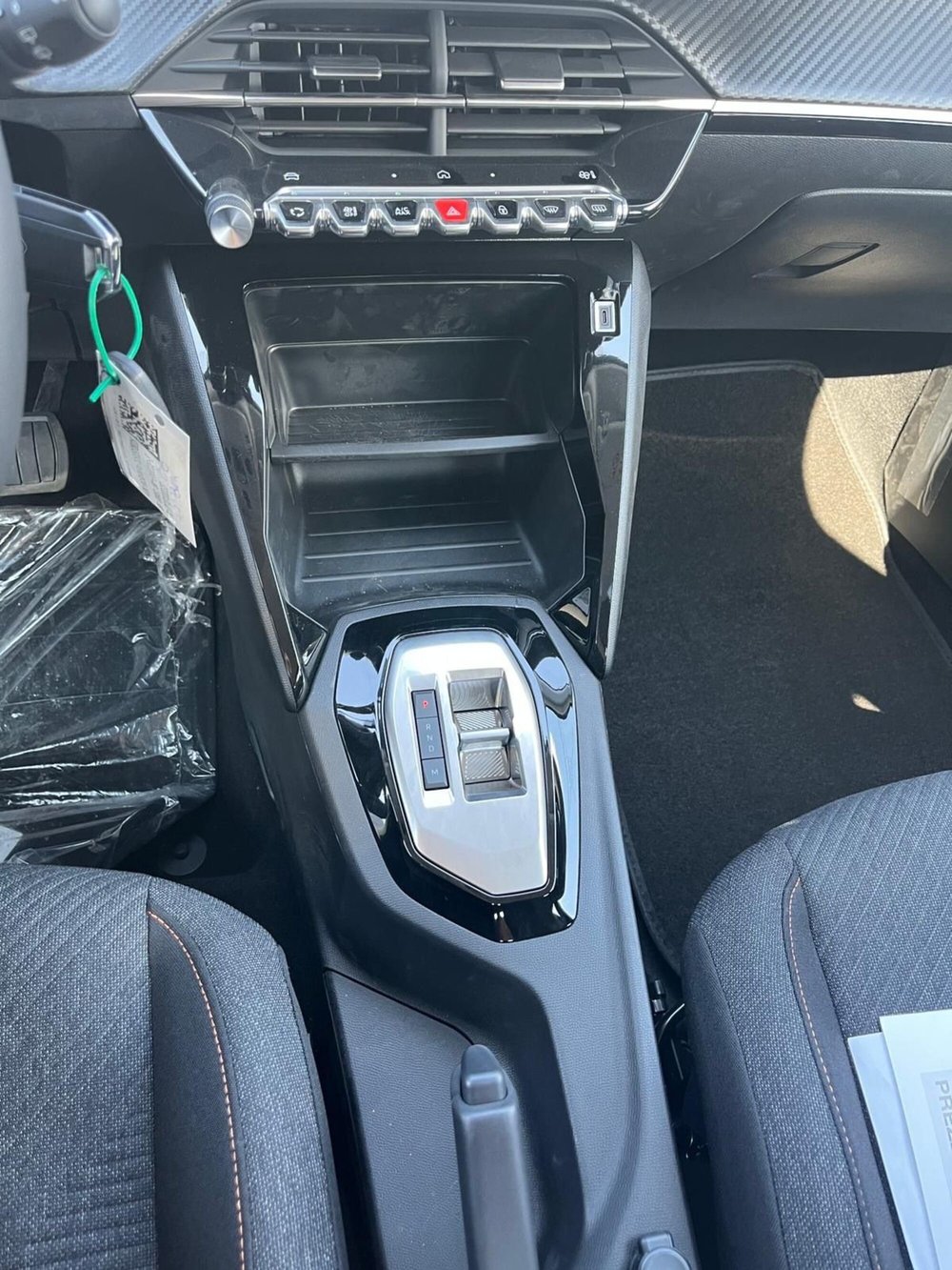 Peugeot 208 nuova a Milano (17)