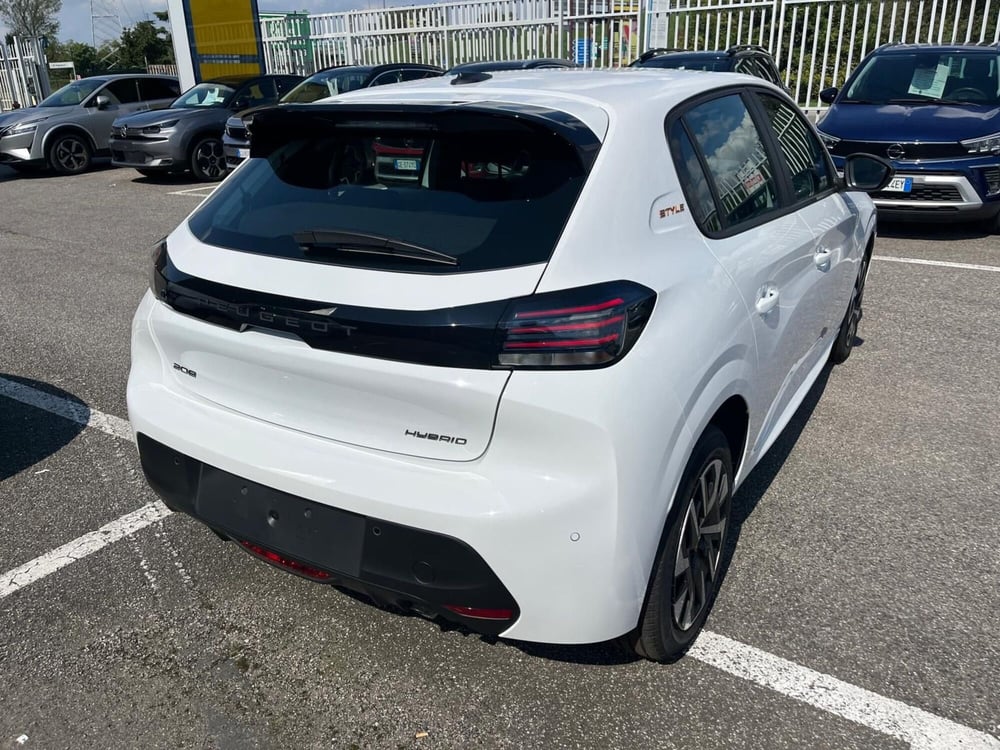 Peugeot 208 nuova a Milano (6)