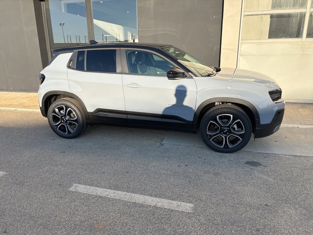 Jeep Avenger nuova a Caltanissetta (7)