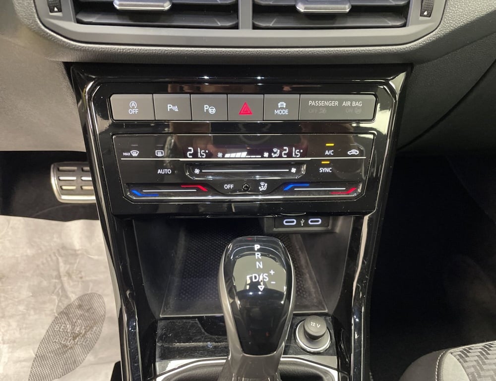 Volkswagen T-Cross usata a Varese (18)
