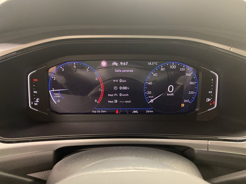 Volkswagen T-Roc nuova a Varese (8)