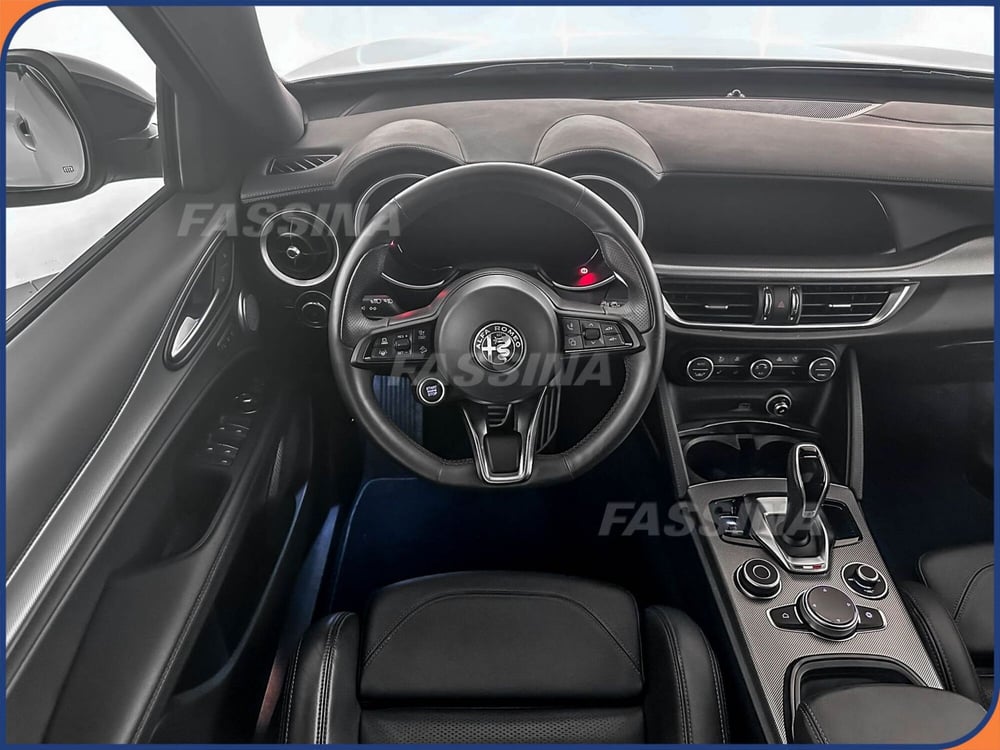Alfa Romeo Stelvio usata a Milano (10)