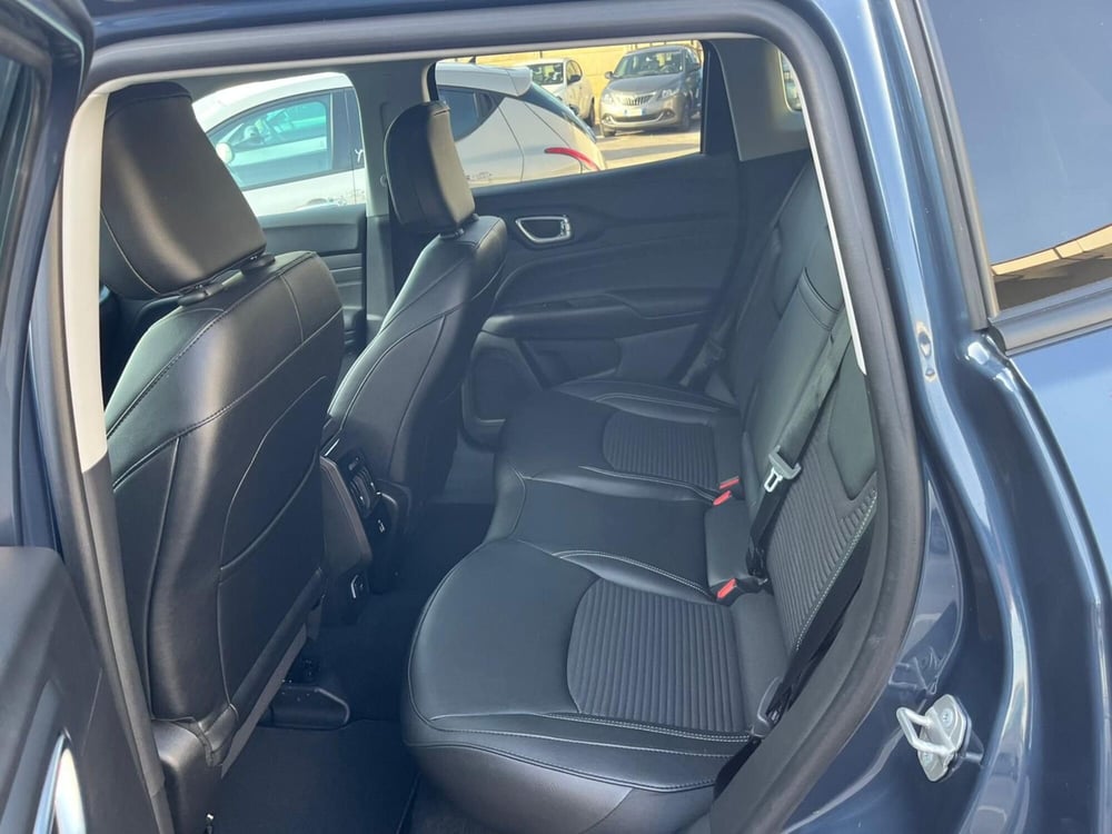 Jeep Compass nuova a Lucca (12)