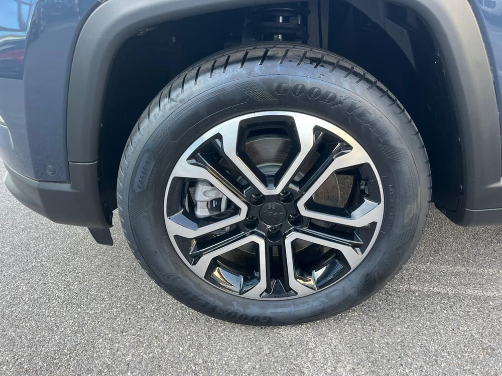 Jeep Compass nuova a Lucca (9)