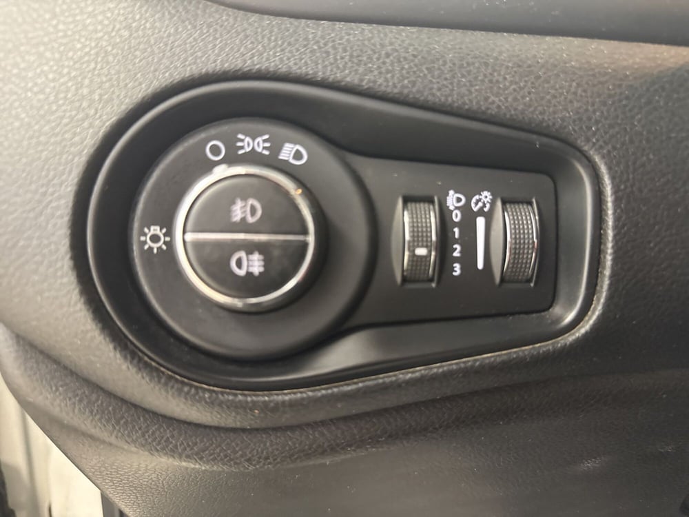 Jeep Renegade nuova a Palermo (8)