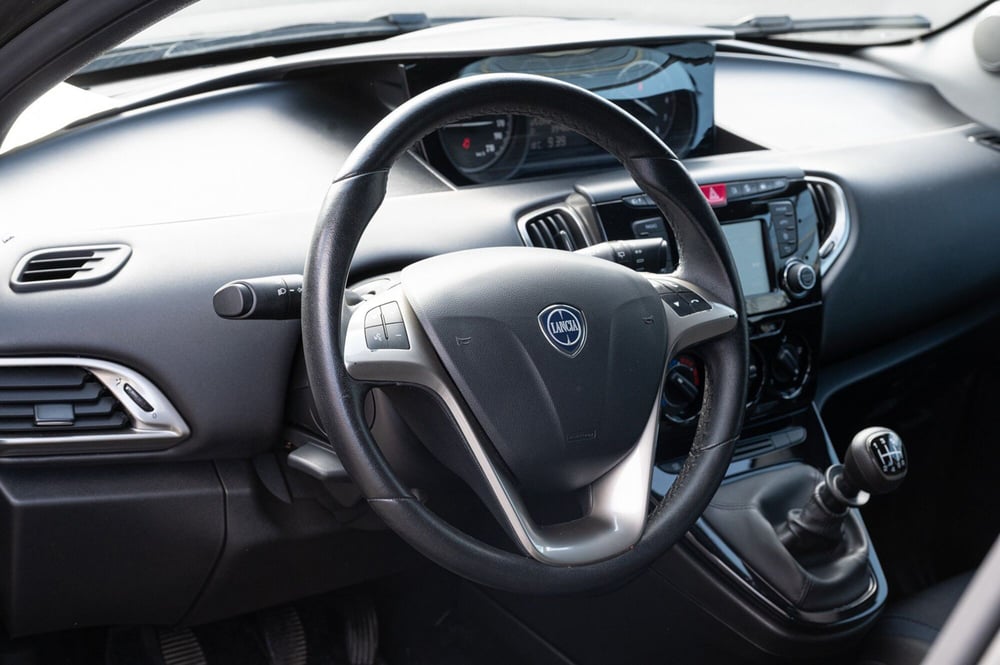 Lancia Ypsilon usata a Torino (11)