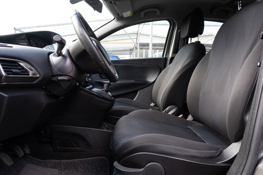 Lancia Ypsilon usata a Torino (12)