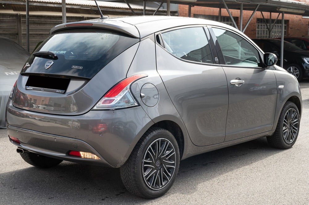 Lancia Ypsilon usata a Torino (4)