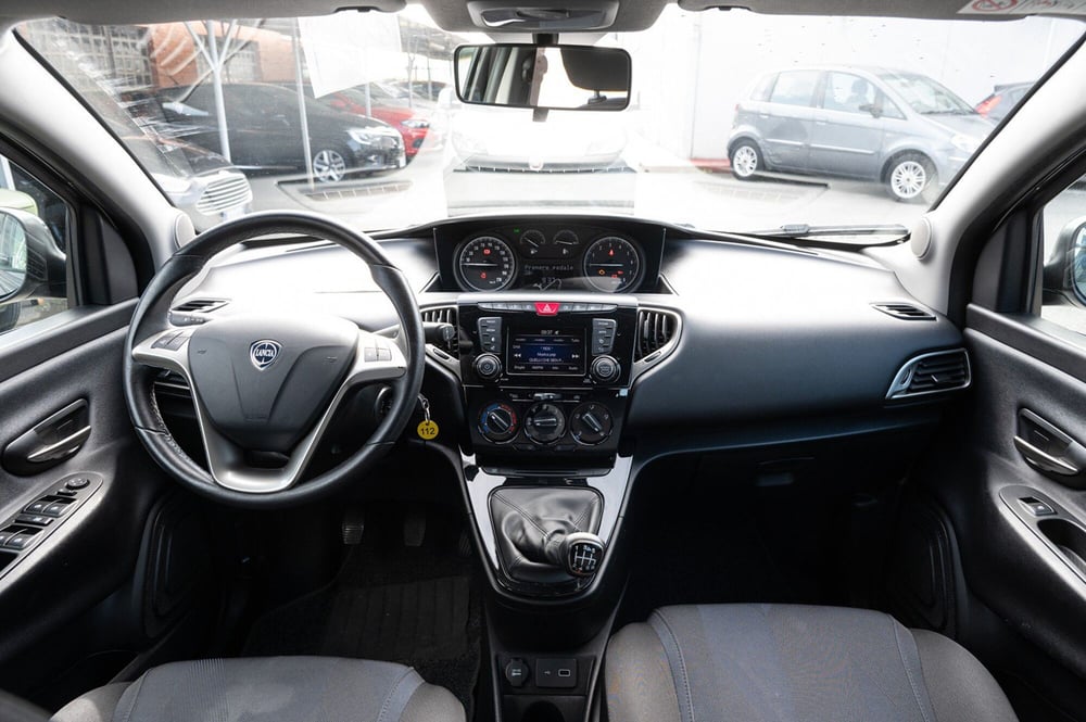 Lancia Ypsilon usata a Torino (9)