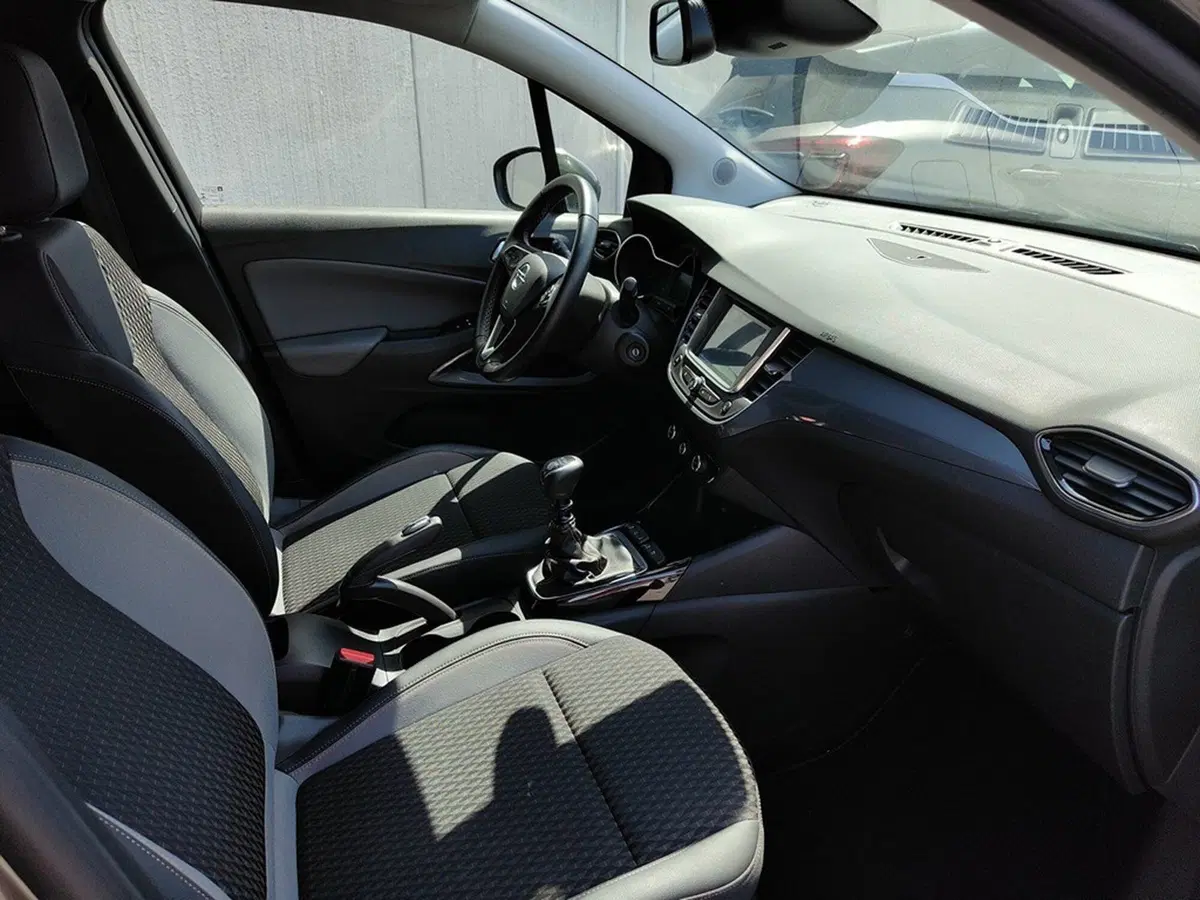 Opel Crossland X usata a Torino (19)