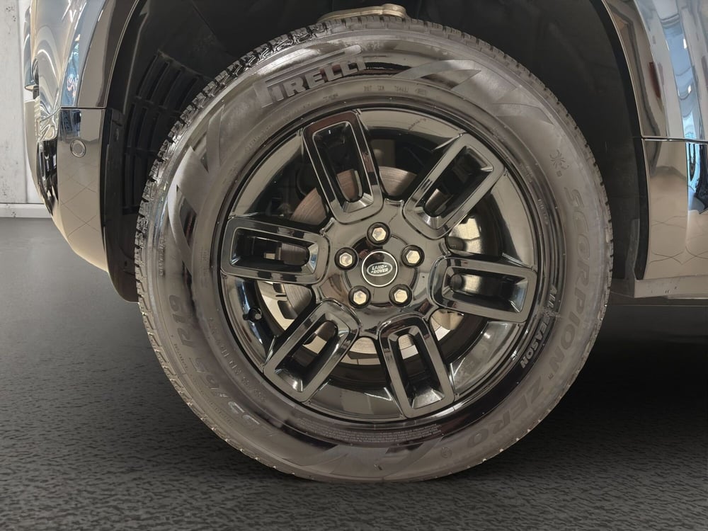 Land Rover Defender usata a Milano (9)
