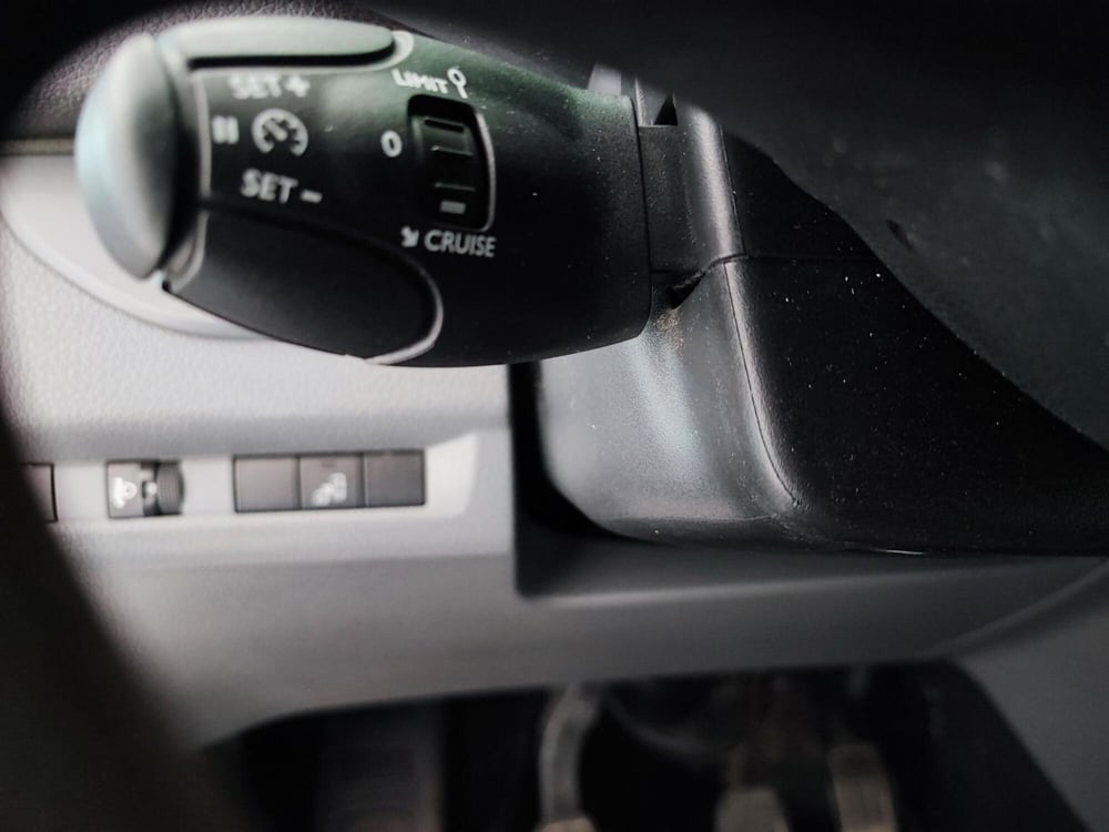 Opel Vivaro Furgone usata a Milano (11)