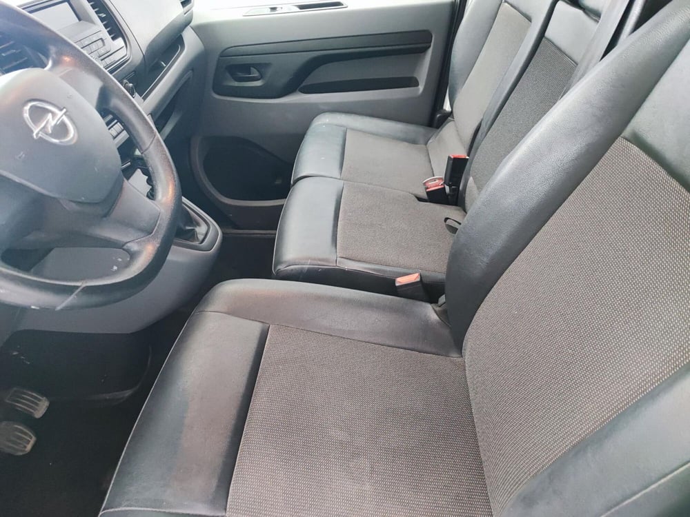 Opel Vivaro Furgone usata a Milano (14)