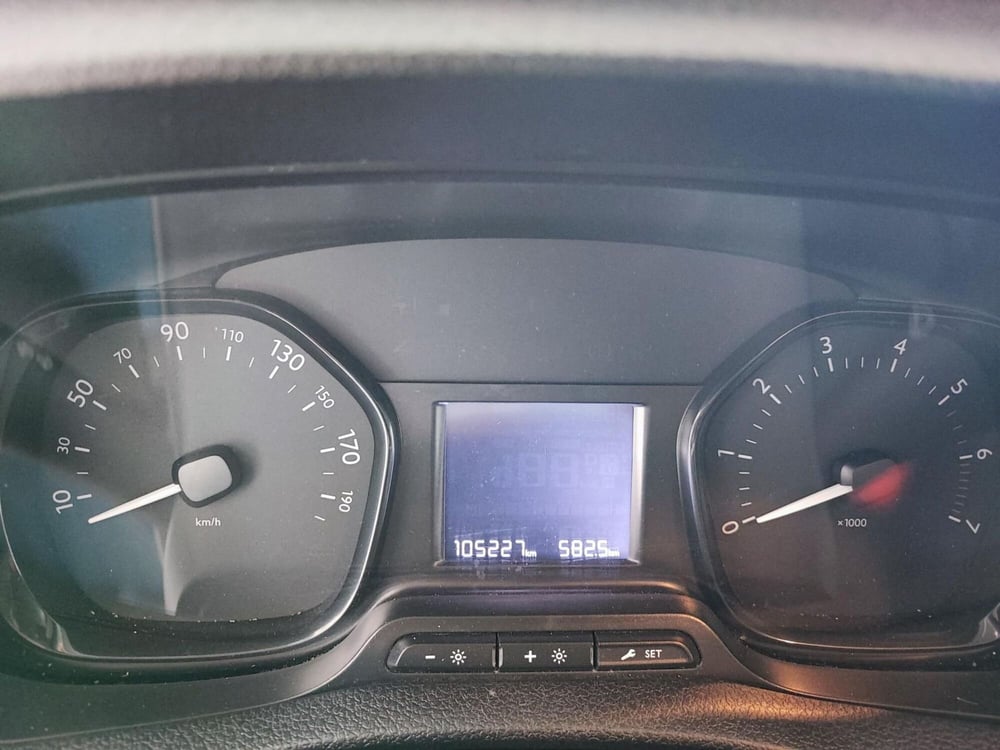 Opel Vivaro Furgone usata a Milano (8)