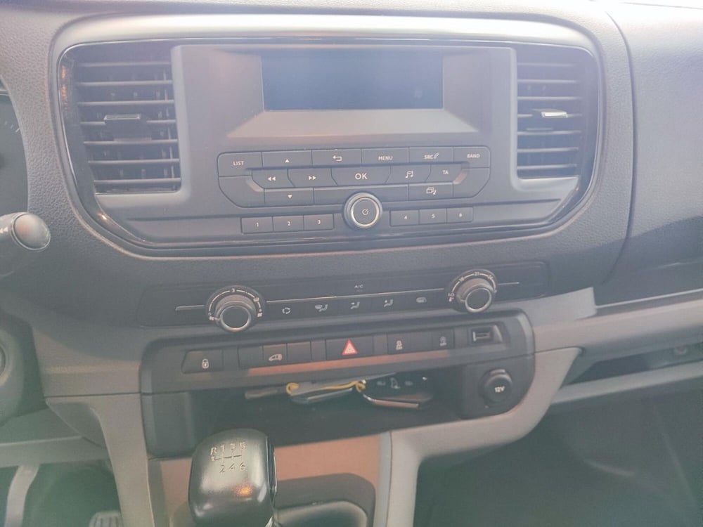 Opel Vivaro Furgone usata a Milano (9)