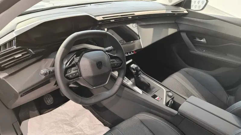 Peugeot 308 SW nuova a Milano (11)