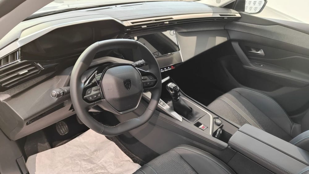 Peugeot 308 SW nuova a Milano (11)