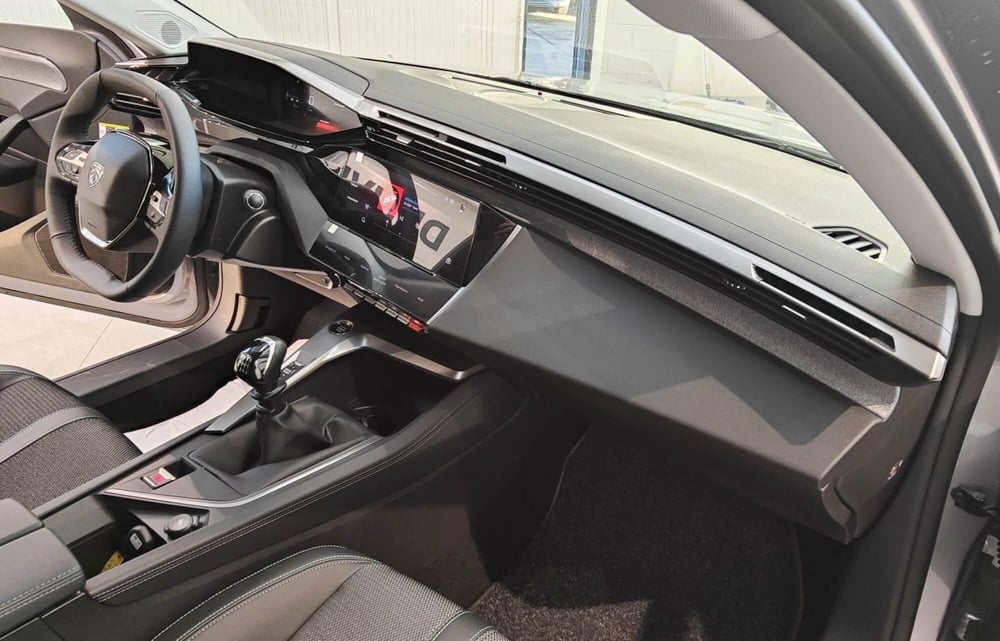 Peugeot 308 SW nuova a Milano (12)