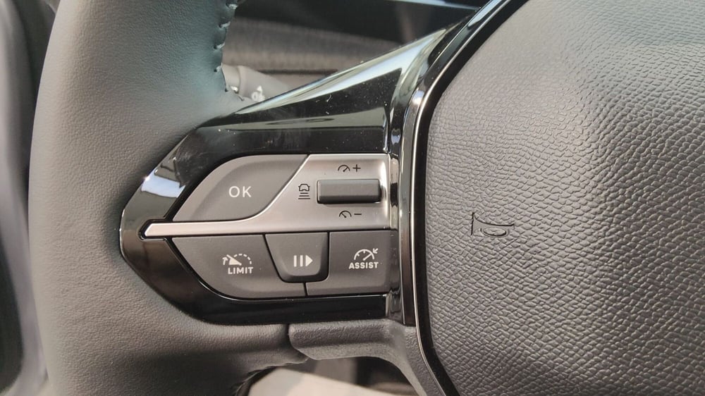 Peugeot 308 SW nuova a Milano (13)