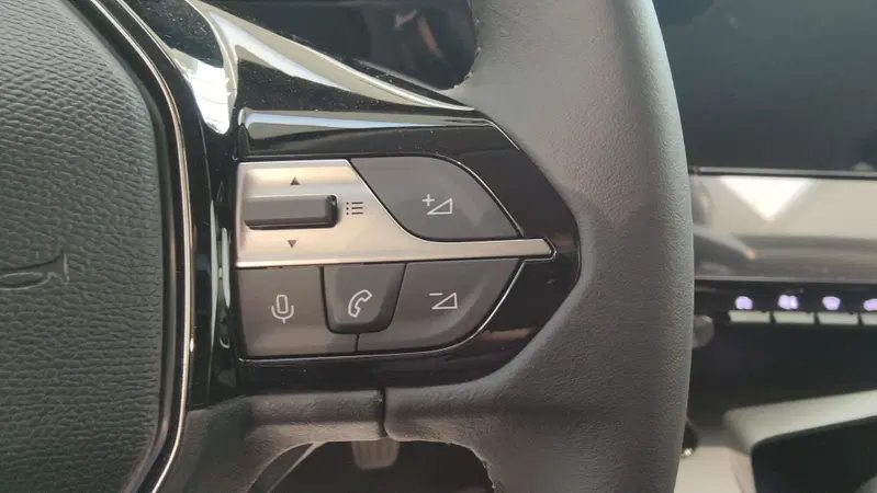 Peugeot 308 SW nuova a Milano (14)