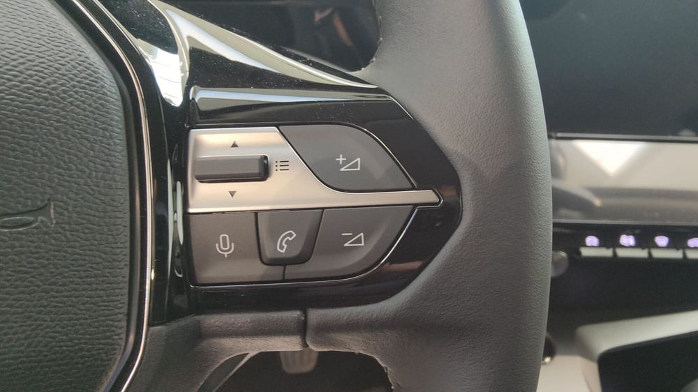 Peugeot 308 SW nuova a Milano (14)