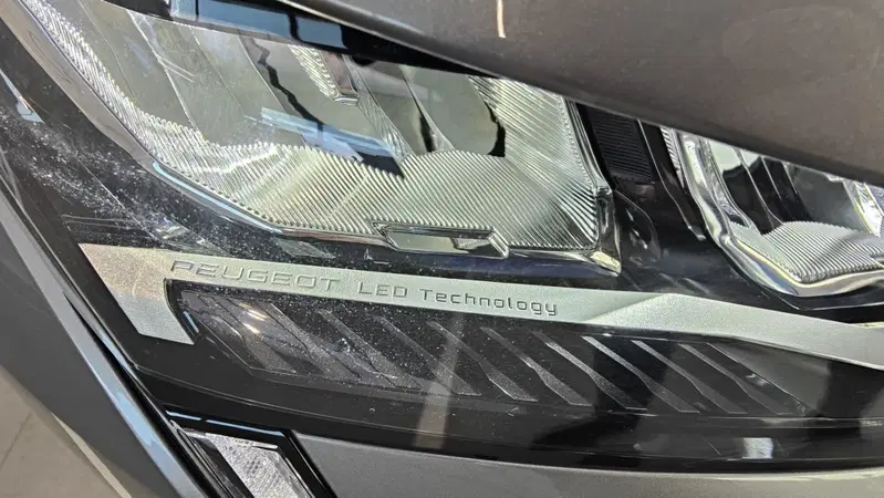 Peugeot 308 SW nuova a Milano (6)