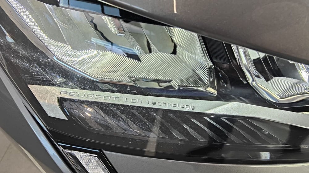 Peugeot 308 SW nuova a Milano (6)