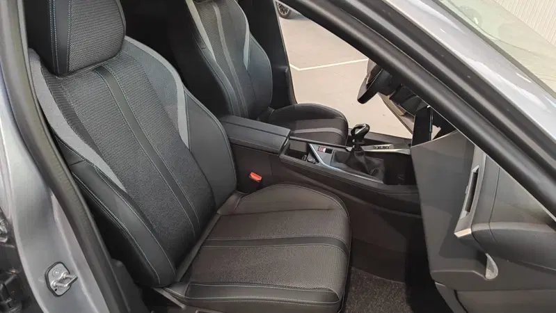 Peugeot 308 SW nuova a Milano (9)