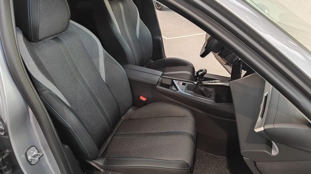 Peugeot 308 SW nuova a Milano (9)