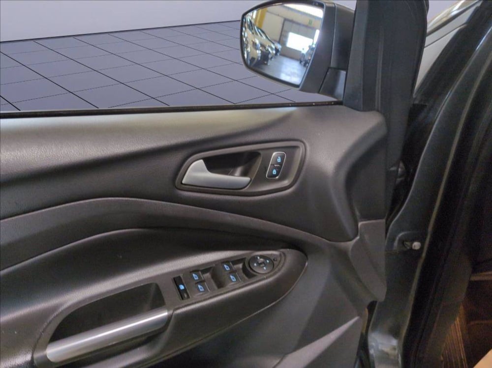 Ford Kuga usata a Milano (13)