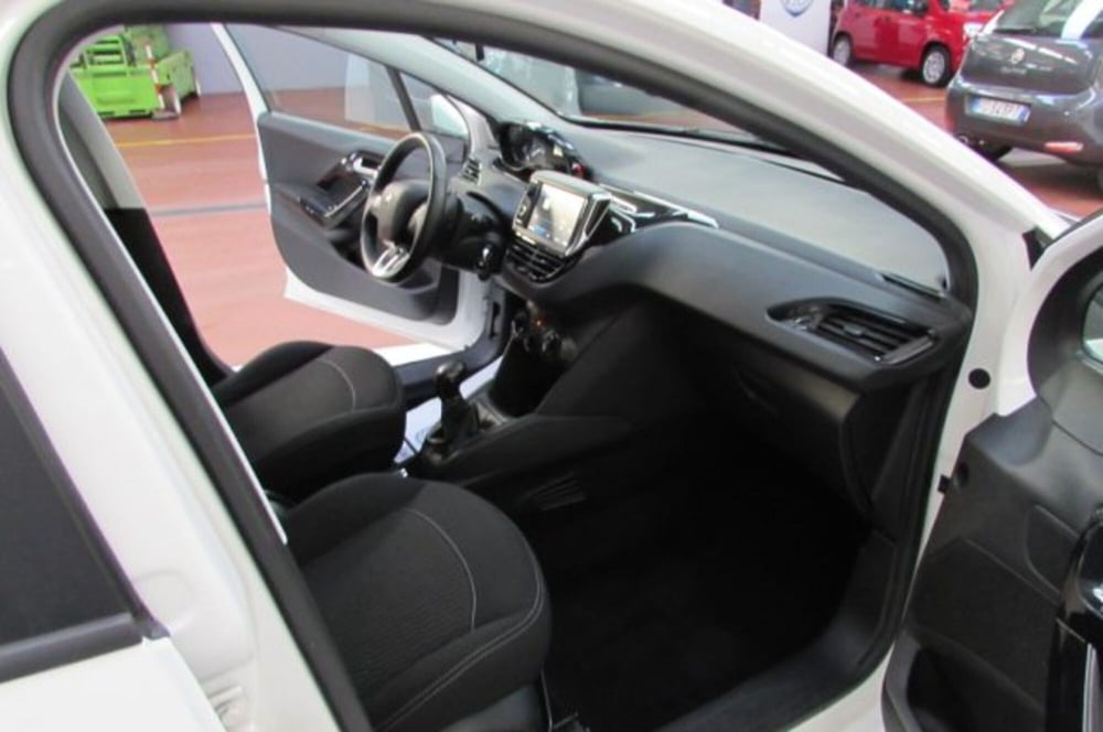 Peugeot 208 usata a Milano (16)