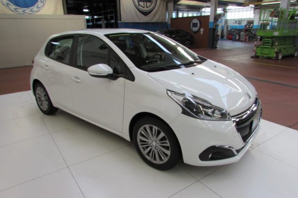 Peugeot 208 usata a Milano (2)