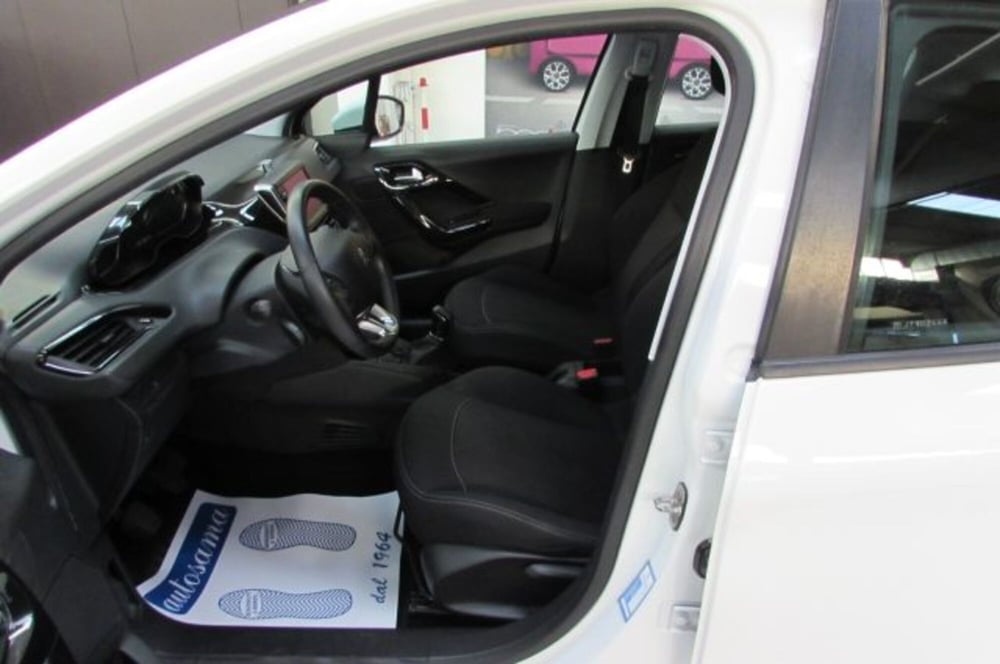 Peugeot 208 usata a Milano (6)