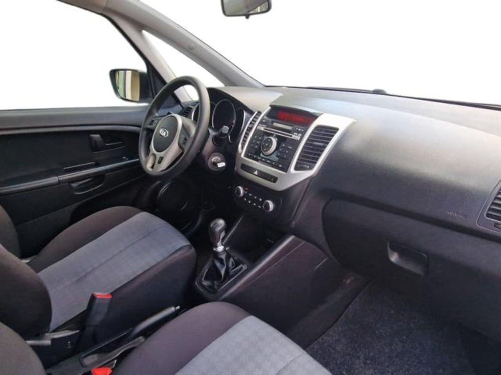Kia Venga usata a Salerno (13)