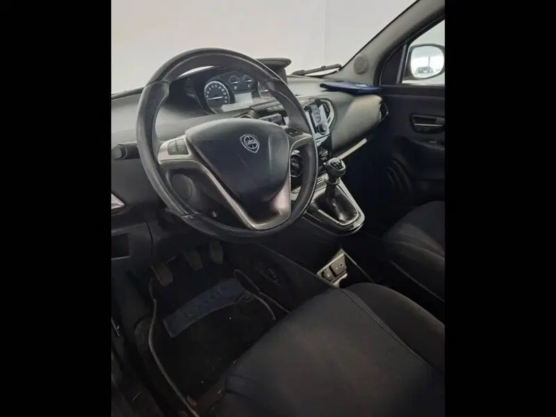 Lancia Ypsilon usata a Torino (10)