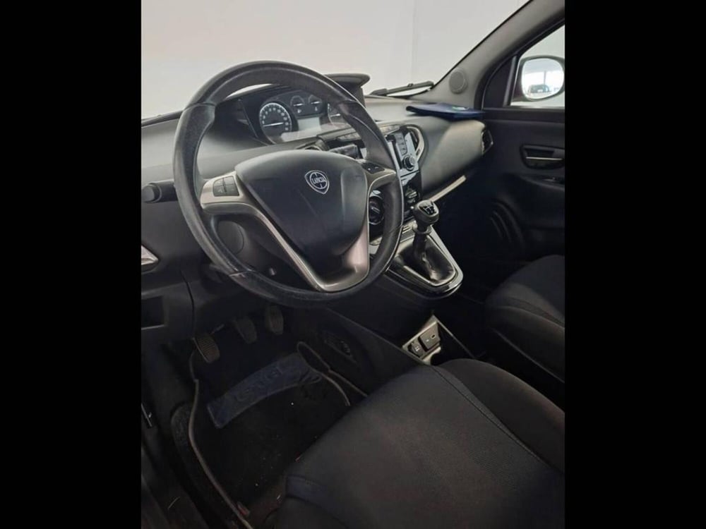 Lancia Ypsilon usata a Torino (10)