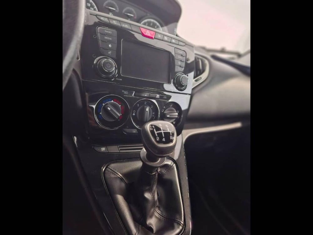 Lancia Ypsilon usata a Torino (12)