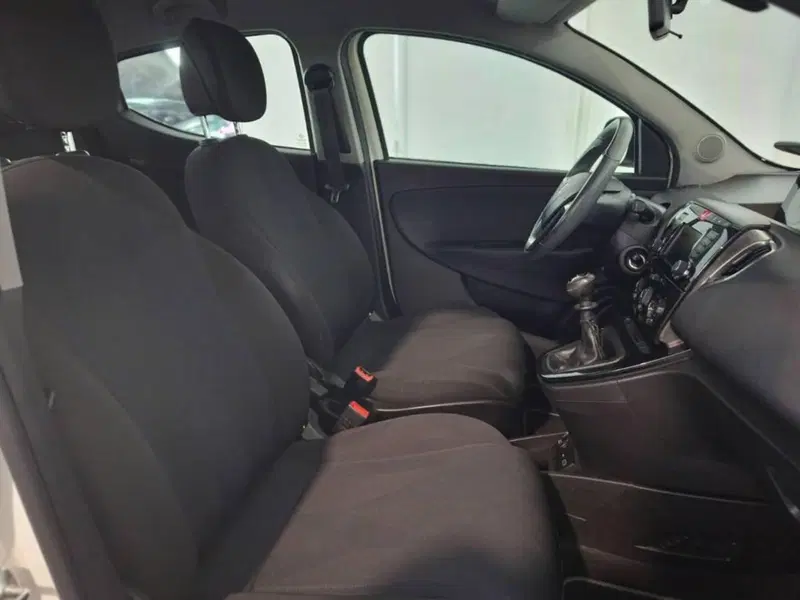 Lancia Ypsilon usata a Torino (13)