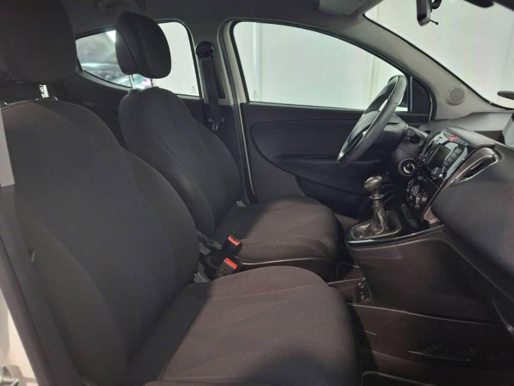 Lancia Ypsilon usata a Torino (13)