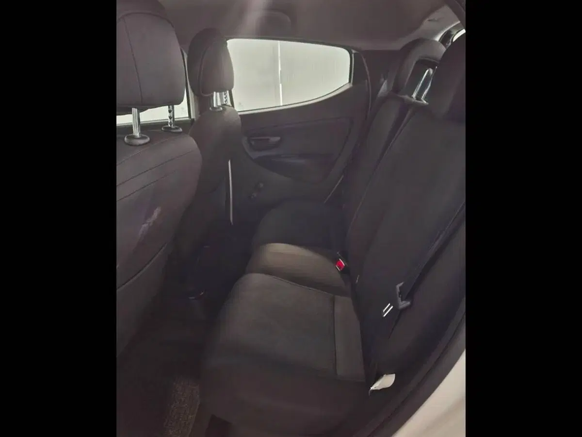 Lancia Ypsilon usata a Torino (14)