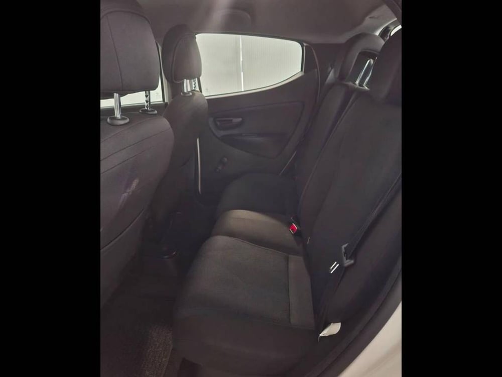 Lancia Ypsilon usata a Torino (14)