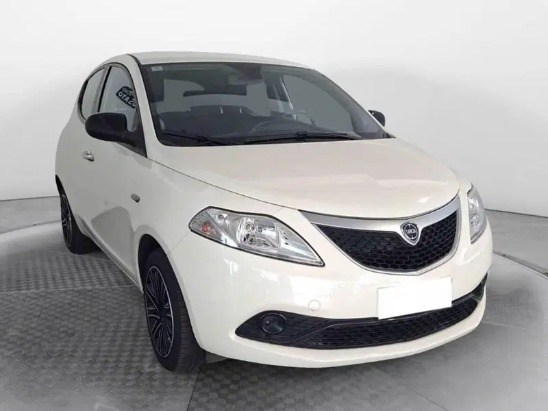 Lancia Ypsilon usata a Torino (3)