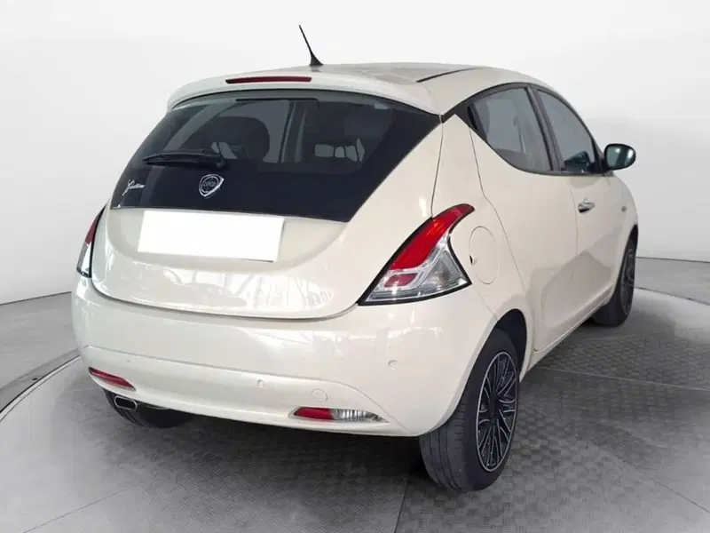 Lancia Ypsilon usata a Torino (4)